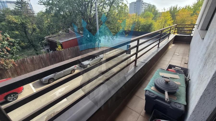 Garsonieră decomandată, mobilată în Jiului