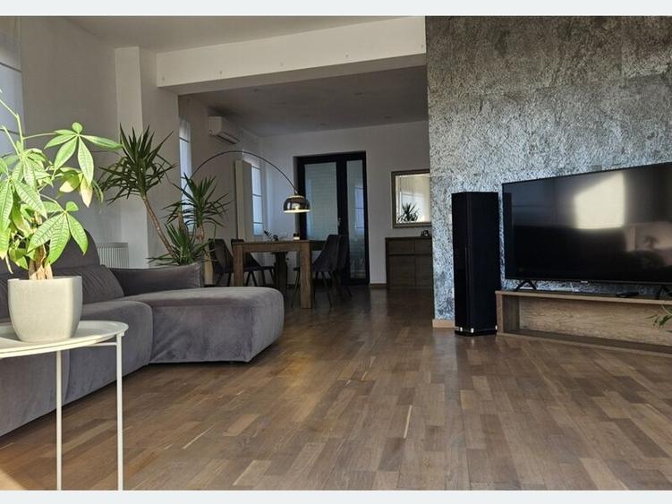 Penthouse cu 4 camere semidecomandat, mobilat în Pipera