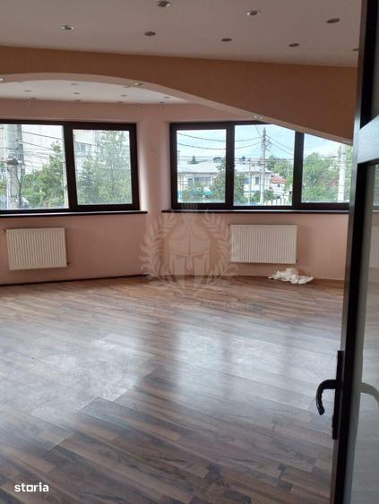 Casă cu 10 camere cu Teren 350 Mp în Central
