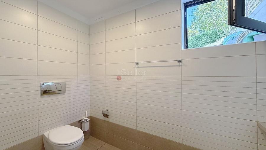 Casă individuală cu 5 camere cu Canalizare în Noua