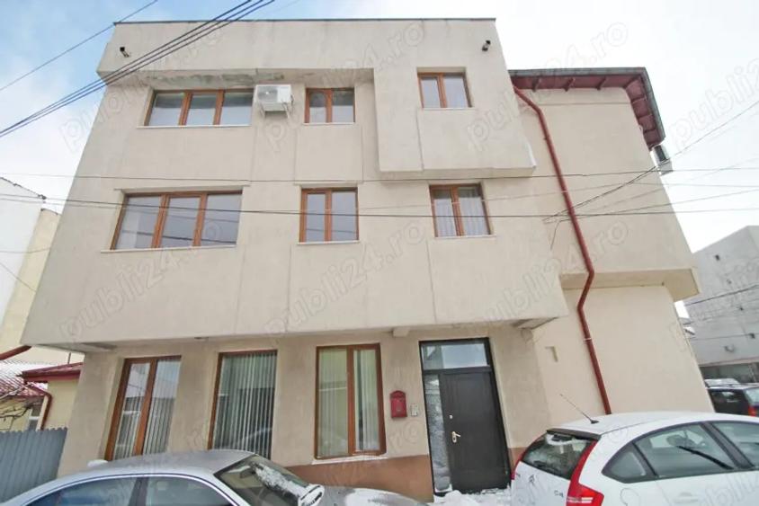 Casă cu 10 camere cu Teren 110 Mp în Stadion