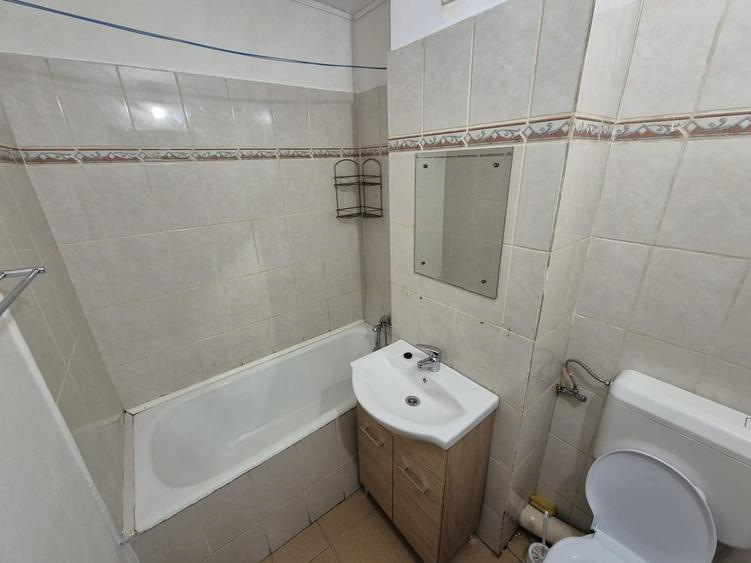 Timisoara 16, statie Sergent Moise, 32 mp, p/4 bl. IIMI, constr. 1982 - 8