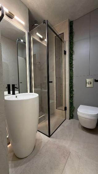 Apartament cu 3 camere semidecomandat, mobilat în Dristor