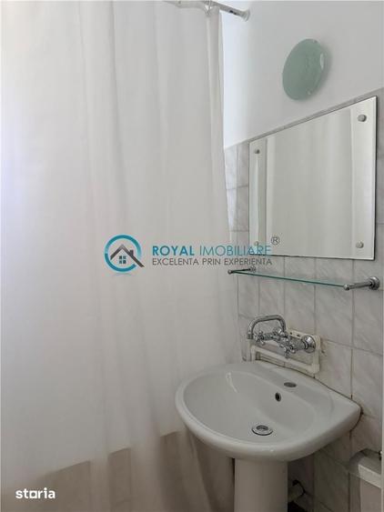 Apartament cu 3 camere semidecomandat în Democrației