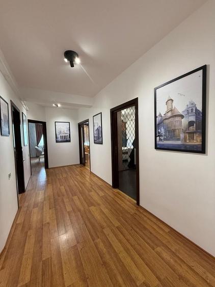 Apartament cu 3 camere decomandat, mobilat în Faleză
