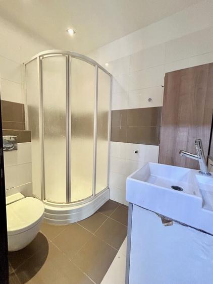 Apartament cu 4 camere decomandat, mobilat în Iancu Nicolae