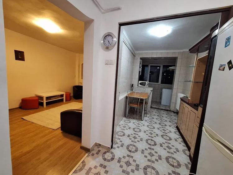 Apartament cu 2 camere semidecomandat, mobilat în Tătărași
