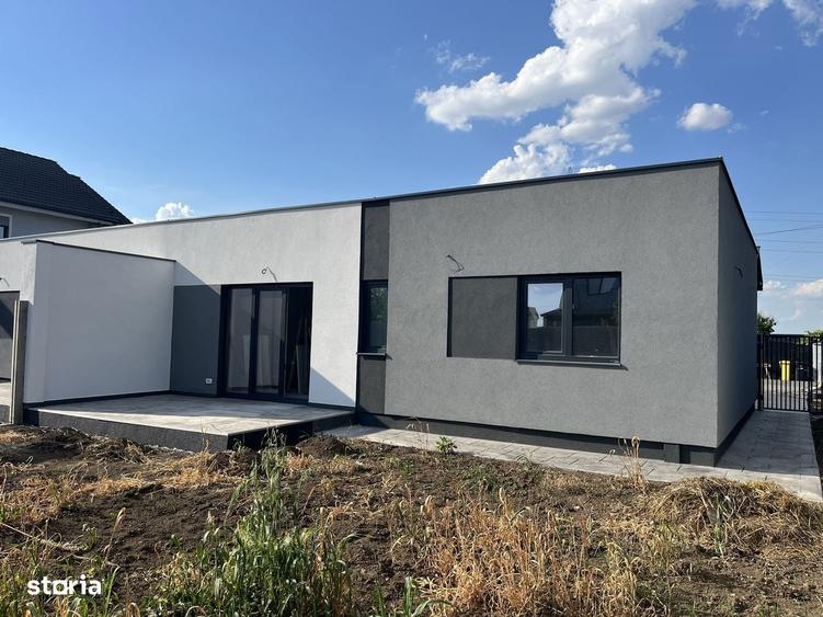 Casă cu 3 camere în Dumbrăvița