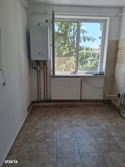 Apartament cu 3 camere semidecomandat în George Enescu