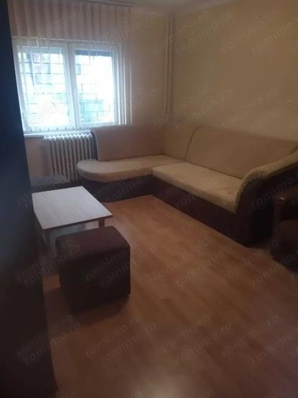Garsonieră decomandată în Baba Novac