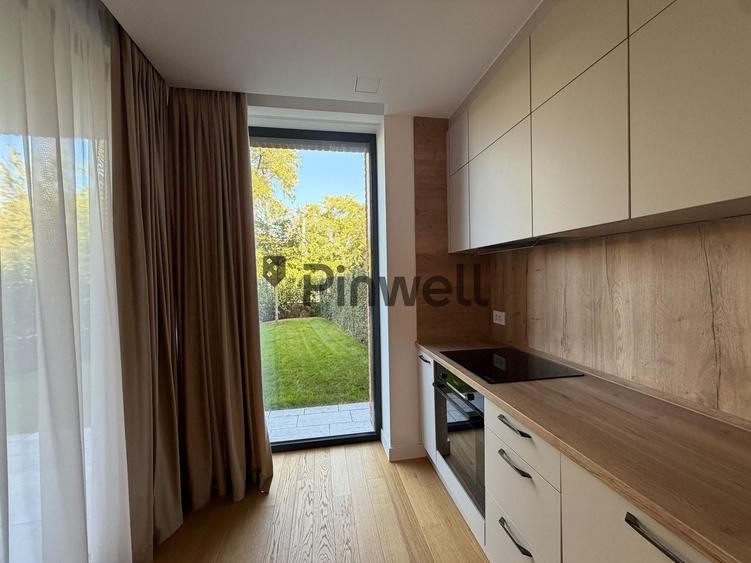 Apartament cu 3 camere semidecomandat, mobilat în Central