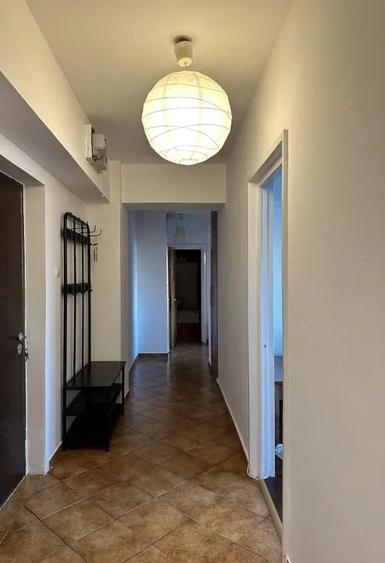 Apartament cu 3 camere decomandat, mobilat în Victoriei