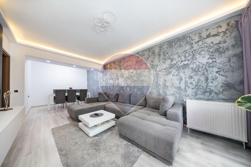 Apartament cu 2 camere decomandat în Tractorul