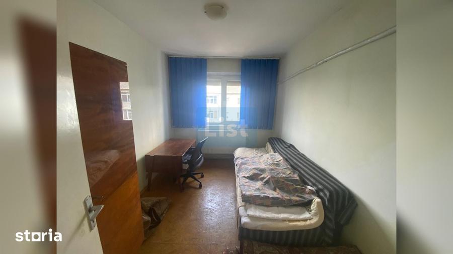 Apartament cu 3 camere semidecomandat în Central