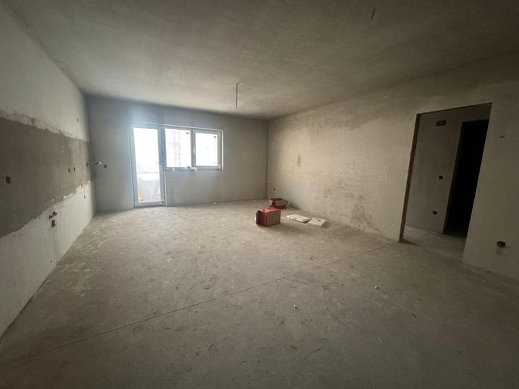 Apartament cu 3 camere semidecomandat în Hipodrom 3
