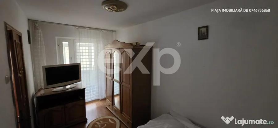 Apartament cu 3 camere decomandat în Micro 4