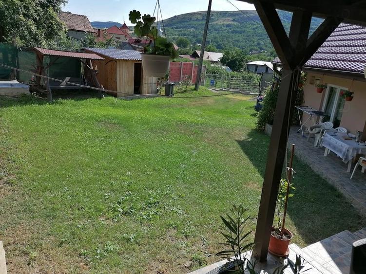 Casă cu 2 camere cu Teren 1600 Mp în Cetea