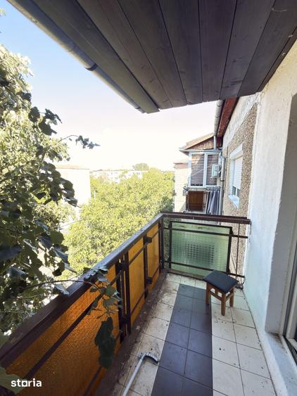 Apartament cu 3 camere decomandat în Lipovei