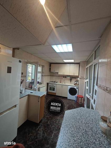 Apartament cu 4 camere decomandat în Central