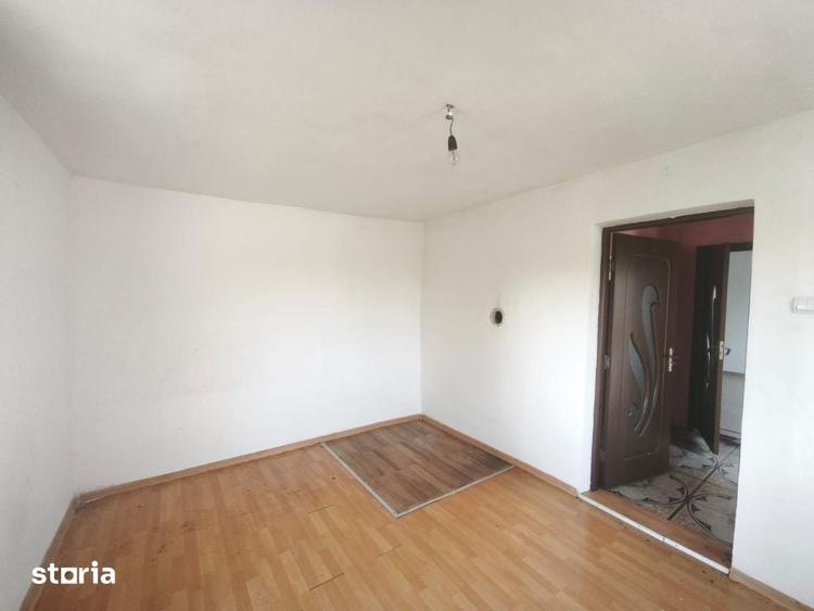 Casă cu 3 camere cu Teren 900 Mp în Dărmănești