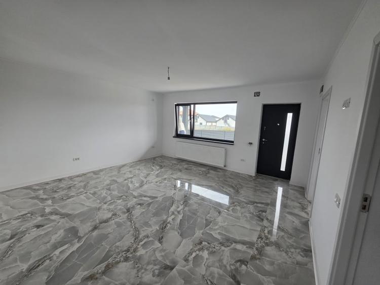 Casă individuală cu 3 camere cu Canalizare în Valu lui Traian