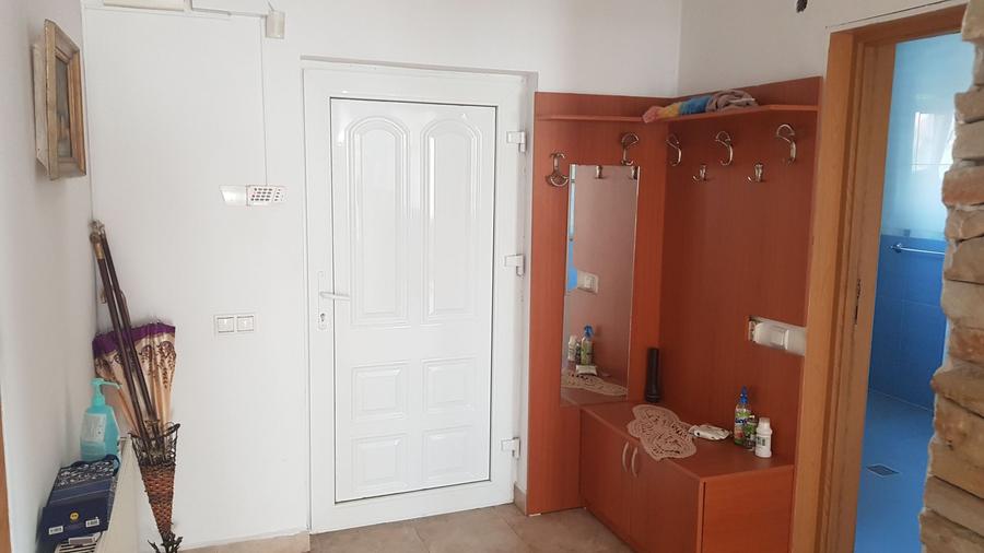 Casă individuală cu 5 camere cu Canalizare în Central