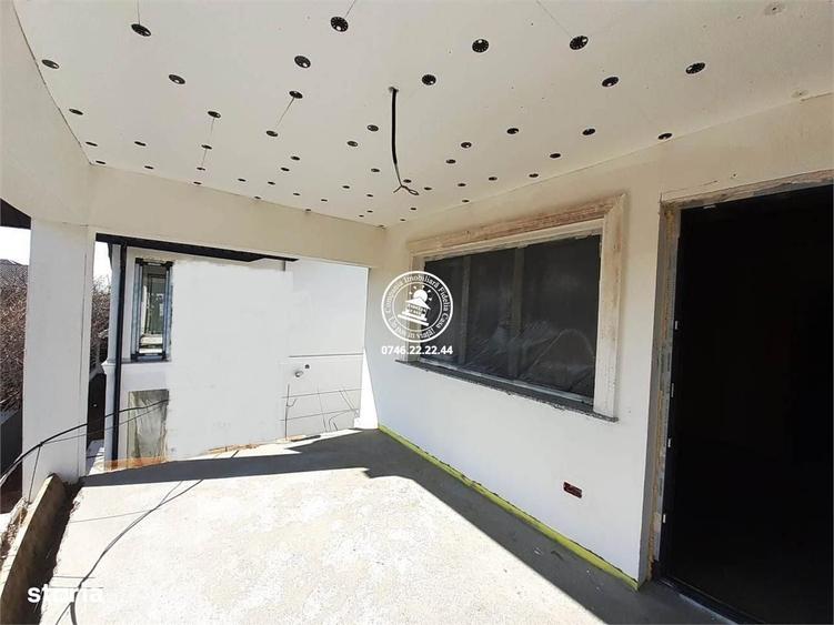 Casă cu 4 camere în Breazu