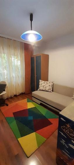 Apartament cu 3 camere decomandat, mobilat în Soarelui