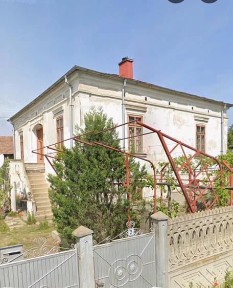 Casă cu Teren 1300 Mp în Central