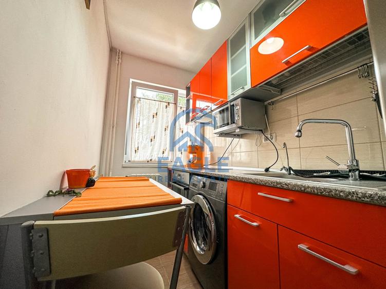 Apartament cu 3 camere semidecomandat, mobilat în Casa de Cultură