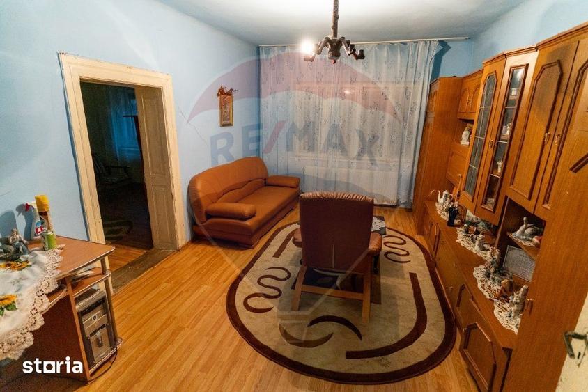 Casă cu 4 camere cu Teren 7139 Mp în Central