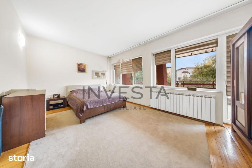 Casă cu 8 camere cu Teren 841 Mp în Zorilor
