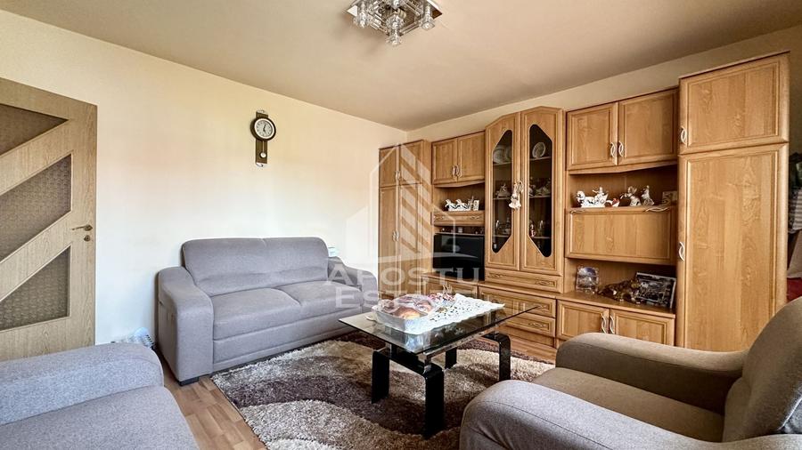 Apartament de vanzare cu 3 camere, decomandat, Aradului Timisoara - 2