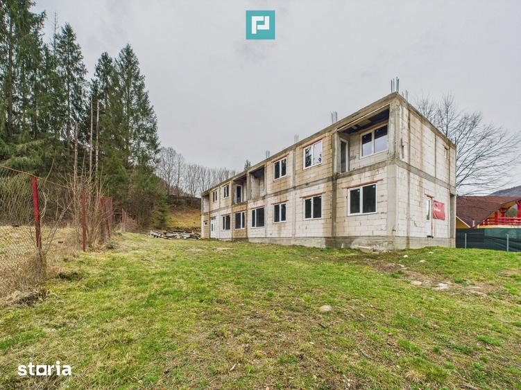 Casă cu Teren 990 Mp în Zăvoi