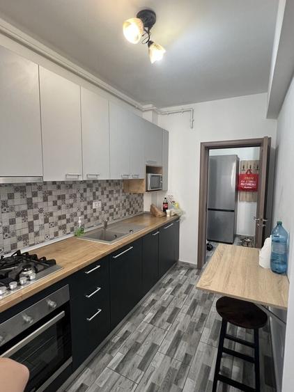 Apartament cu 3 camere decomandat în Roșu