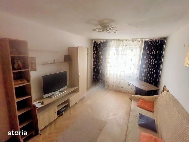 Apartament cu 3 camere semidecomandat în Central