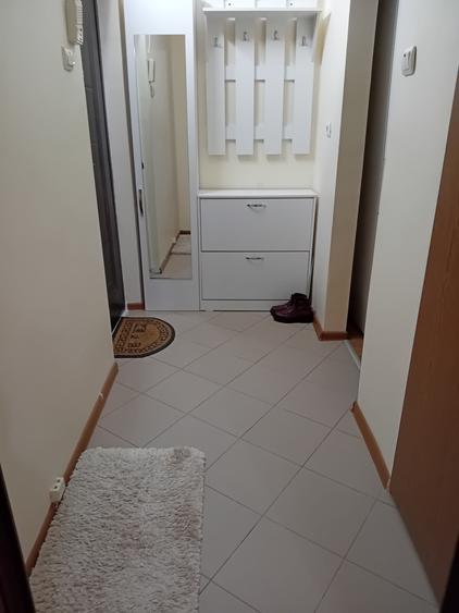 Apartament cu 3 camere semidecomandat în Micro 19