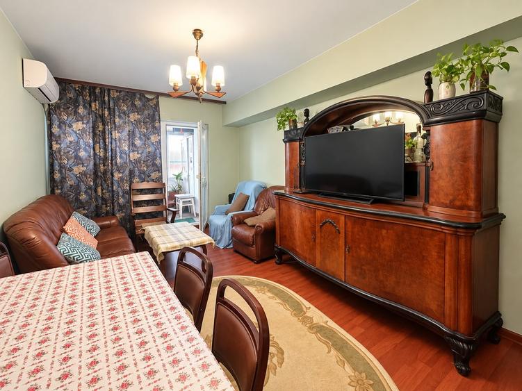Apartament cu 4 camere decomandat în Obor