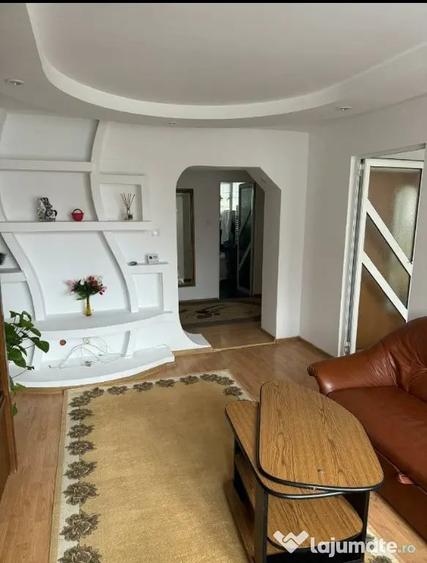 Apartament cu 3 camere semidecomandat în Ultracentral