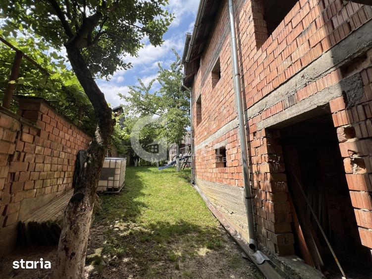 Casă cu 6 camere cu Teren 374 Mp în Central