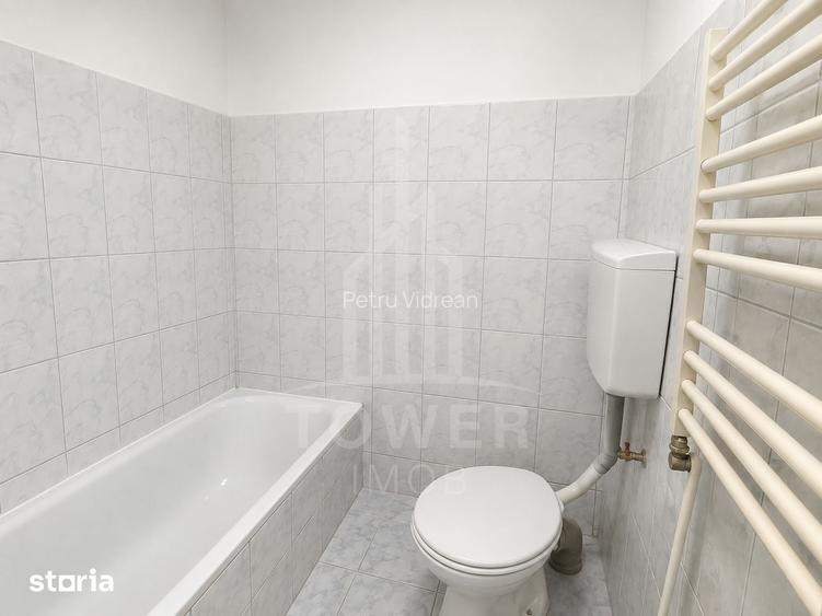 Casa cu garaj ?i spa?iu pentru activitate auto, de vanzare in Rusciori