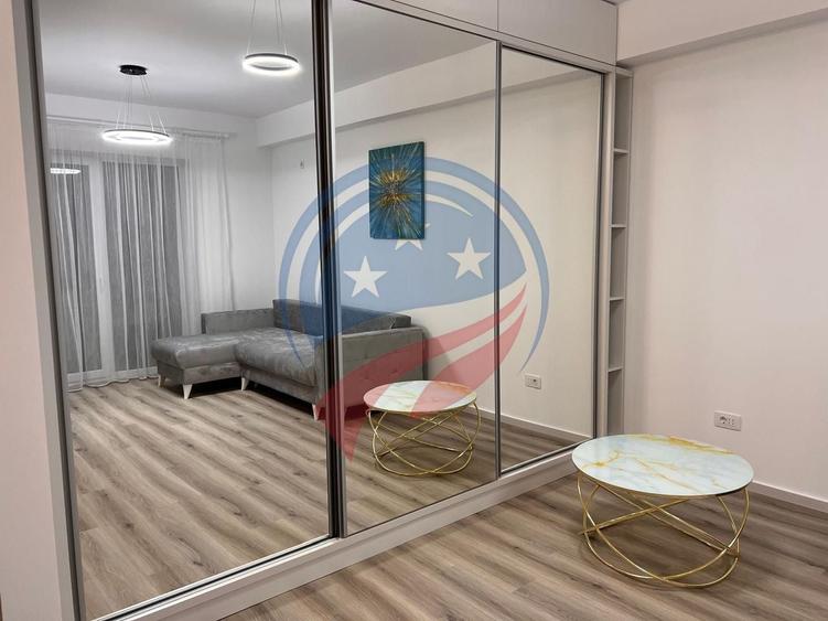 Apartament cu 3 camere semidecomandat în Central