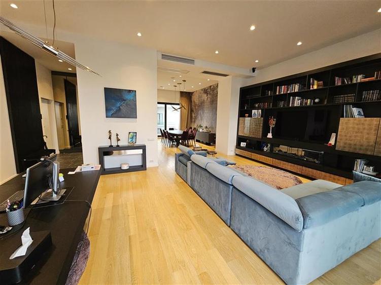 Apartament cu 6 camere decomandat, mobilat în Herăstrău