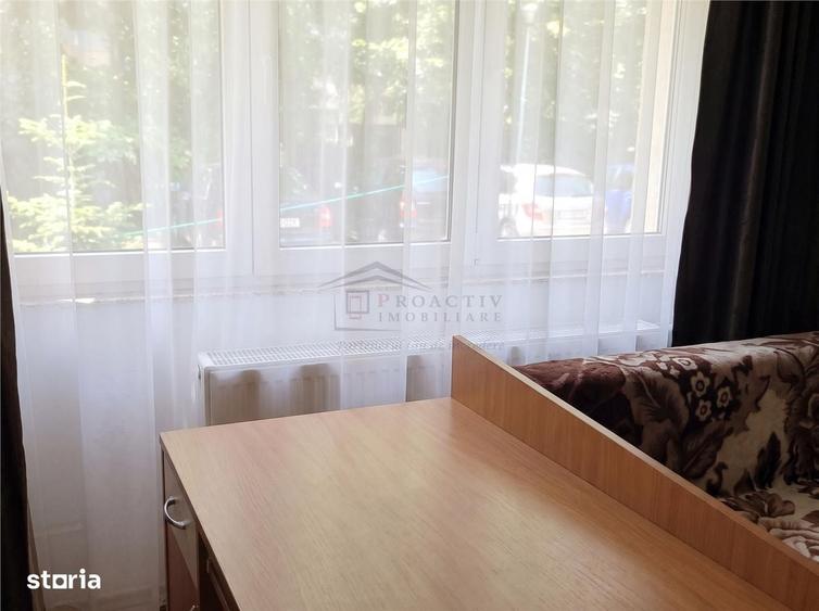 Apartament cu 3 camere semidecomandat în Central