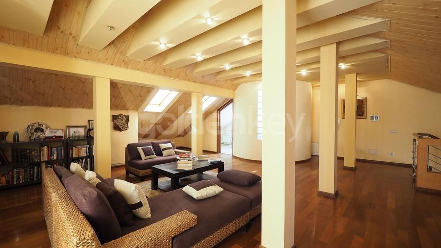 Vila cu 9 camere, 5 bai | D+P+1+M | 416mp teren - 20