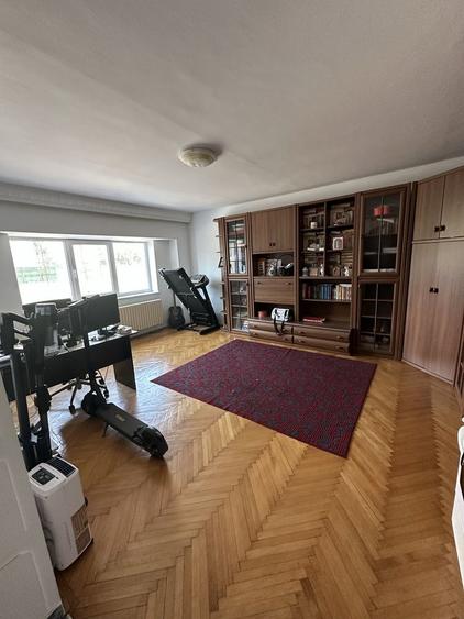 Apartament cu 3 camere decomandat în Craiovei