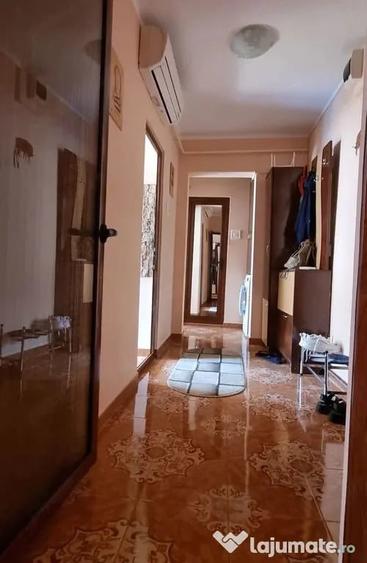 Apartament cu 2 camere decomandat în Micro 20
