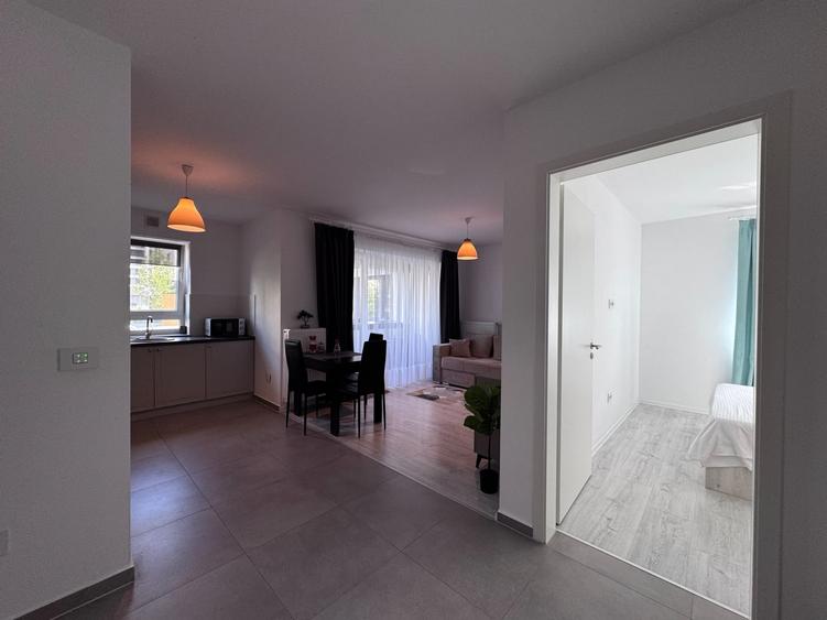 Apartament cu 2 camere decomandat, mobilat în Tractorul