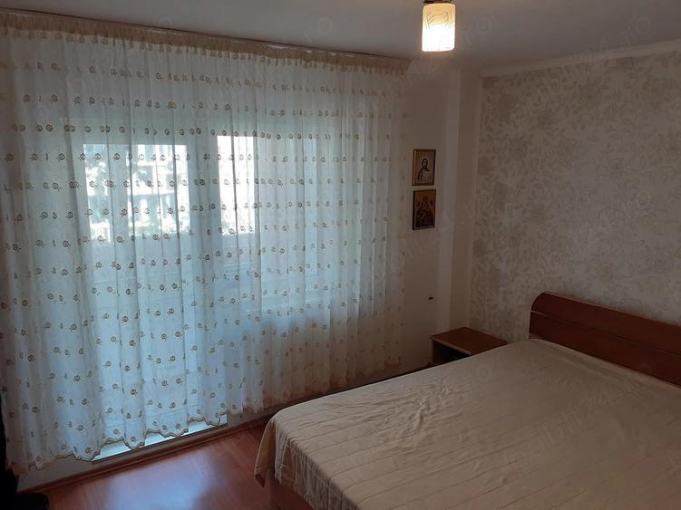 Apartament cu 3 camere decomandat în Nerva Traian