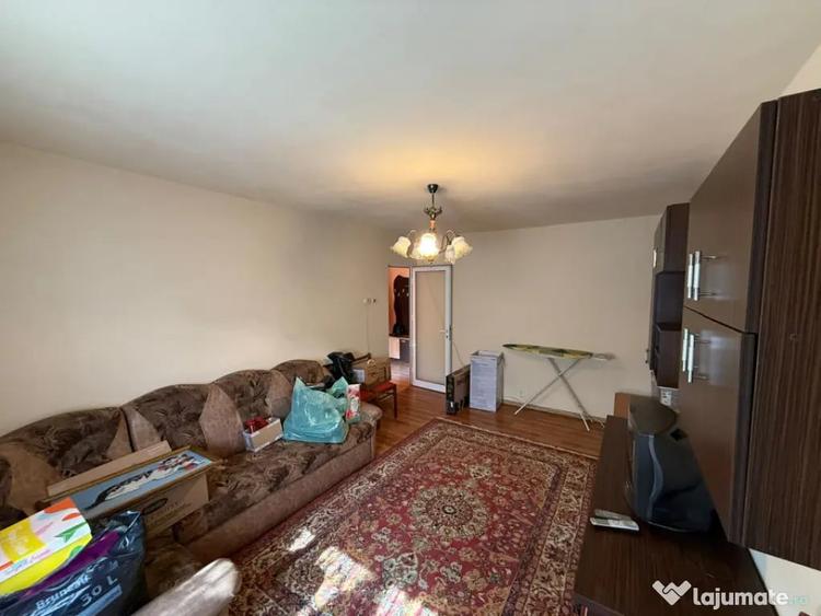 Apartament cu 3 camere decomandat, mobilat în Bogdan Vodă